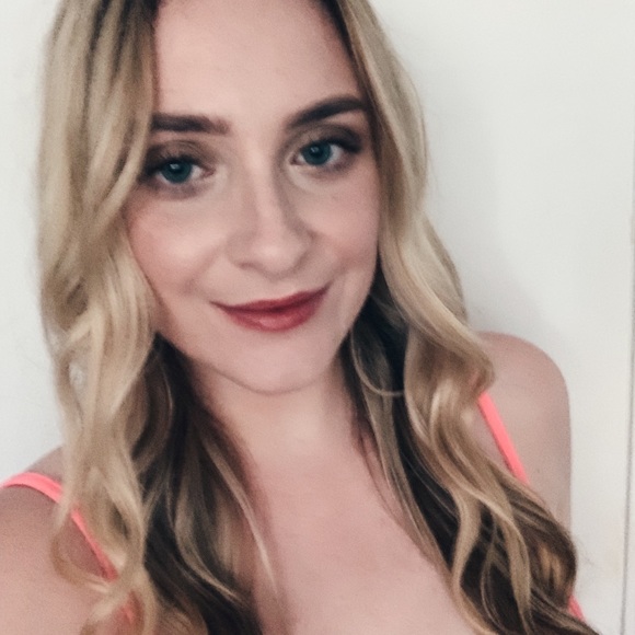 Meet your Posher, Julia - Picture 1 of 1